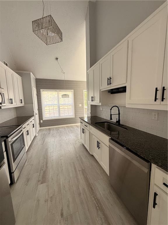 4 bedroom, 3 bathroom, 2,374 sq ft single family residence for sale at 3336 Duncan Bridge Trail, Buford, GA 30519 — photo 9