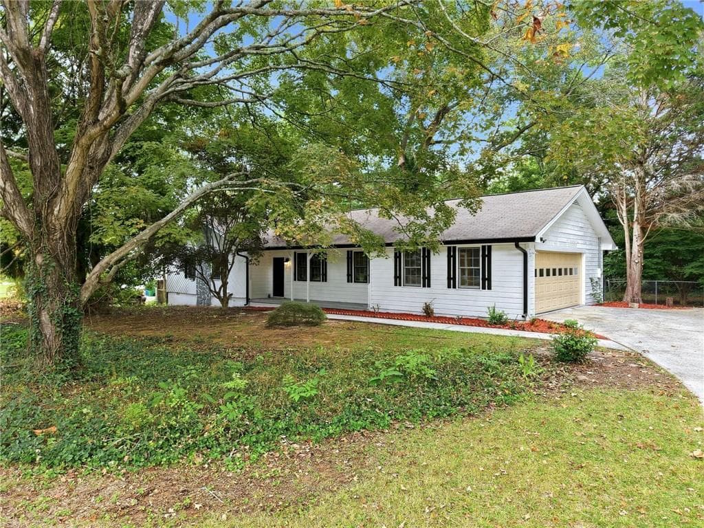 3 bedroom, 2 bathroom, 1,543 sq ft single family residence for sale at 3346 San Antonio Drive, Snellville, GA 30039