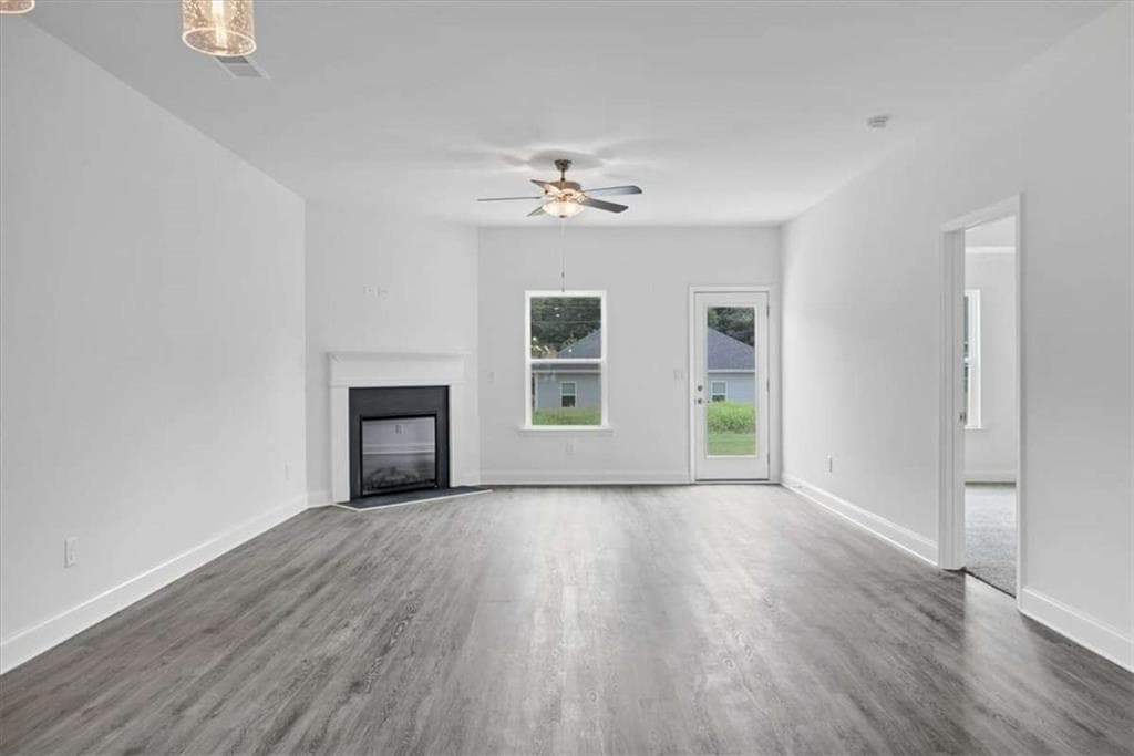 4 bedroom, 2 bathroom, 2,030 sq ft single family residence for sale at 317 Angela Avenue, Bowdon, GA 30108 — photo 2