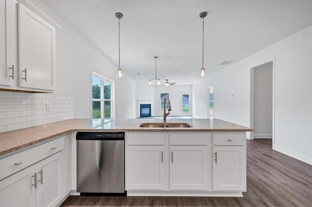 4 bedroom, 2 bathroom, 2,030 sq ft single family residence for sale at 317 Angela Avenue, Bowdon, GA 30108 — photo 4