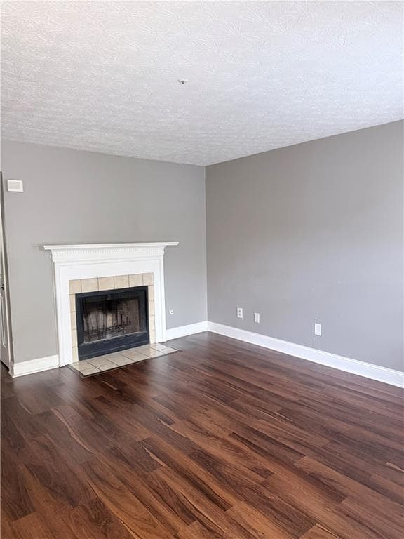 2 bedroom, 2 bathroom, 952 sq ft townhouse for sale at 2185 Wellington Circle, Lithonia, GA 30058 — photo 2