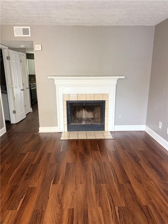 2 bedroom, 2 bathroom, 952 sq ft townhouse for sale at 2185 Wellington Circle, Lithonia, GA 30058 — photo 3