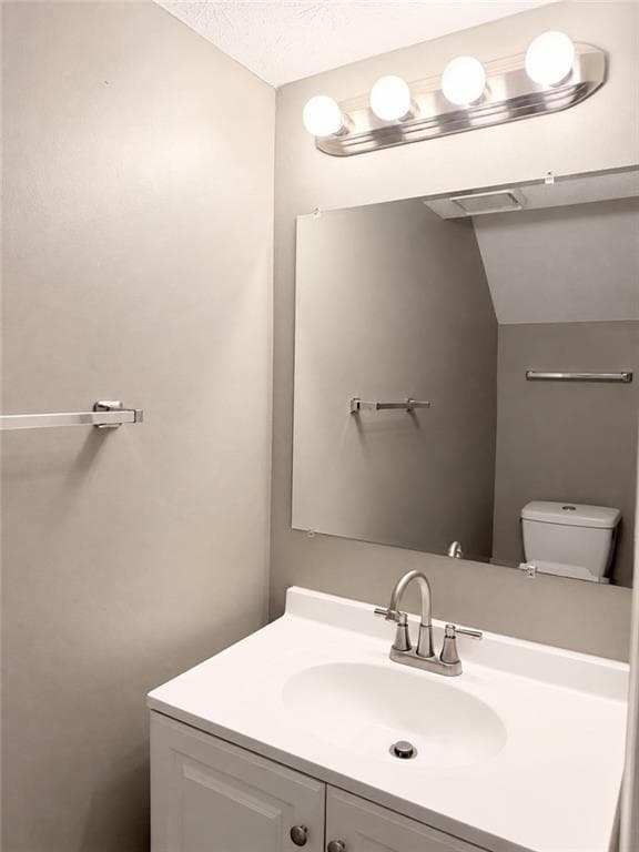 2 bedroom, 2 bathroom, 952 sq ft townhouse for sale at 2185 Wellington Circle, Lithonia, GA 30058 — photo 7