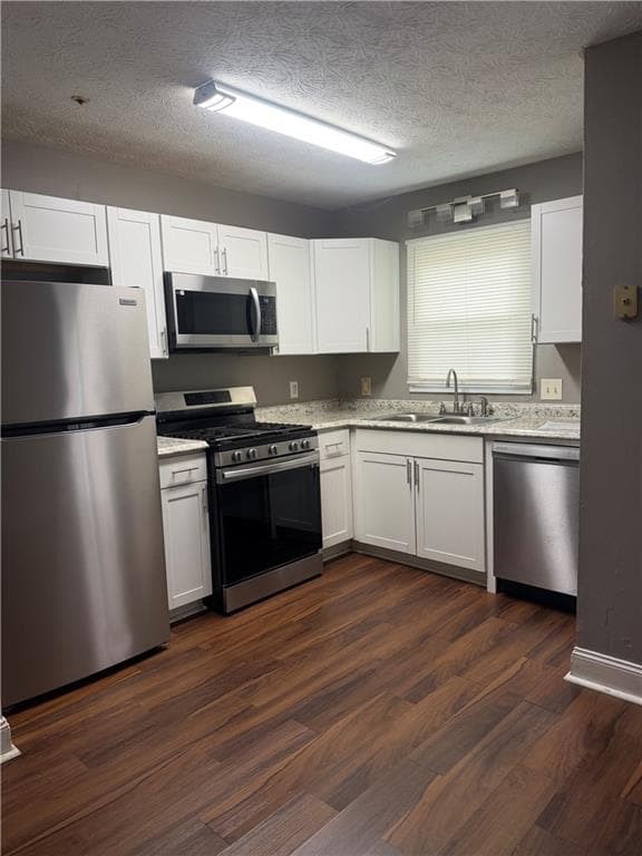 2 bedroom, 2 bathroom, 952 sq ft townhouse for sale at 2185 Wellington Circle, Lithonia, GA 30058 — photo 8