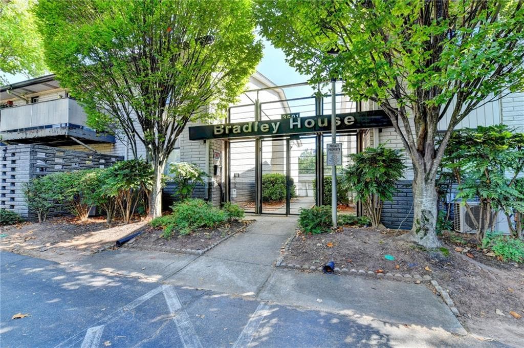 1 bedroom, 1 bathroom, 708 sq ft home for sale at 3501 Roswell Road 107, Atlanta, GA