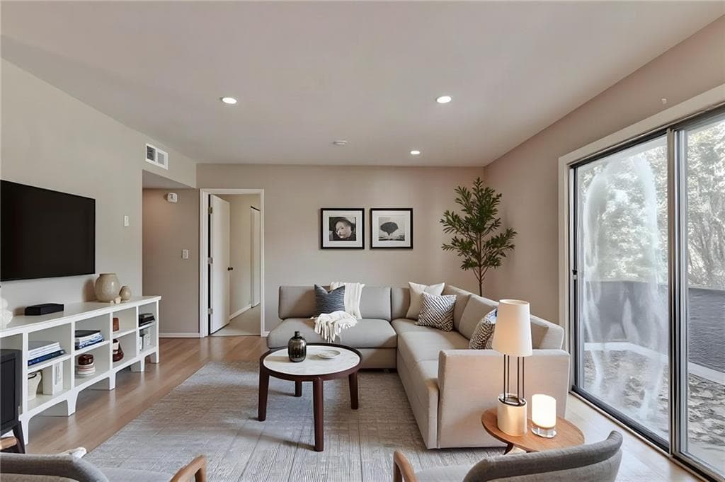 1 bedroom, 1 bathroom, 708 sq ft condominium for sale at 3501 Roswell Road 107, Atlanta, GA 30305 — photo 3
