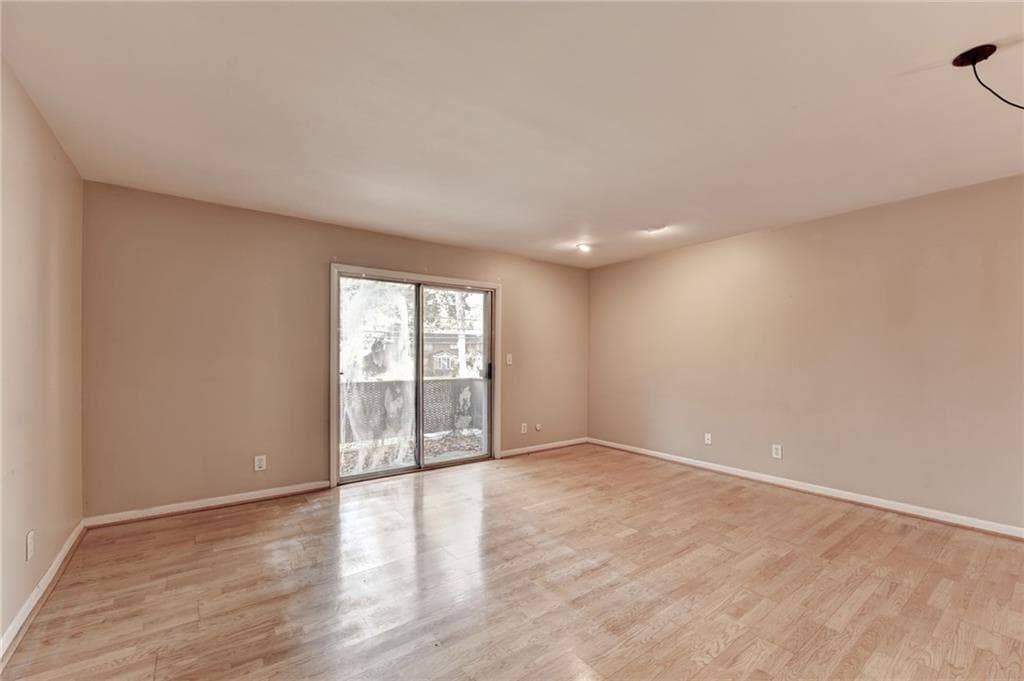 1 bedroom, 1 bathroom, 708 sq ft condominium for sale at 3501 Roswell Road 107, Atlanta, GA 30305 — photo 4