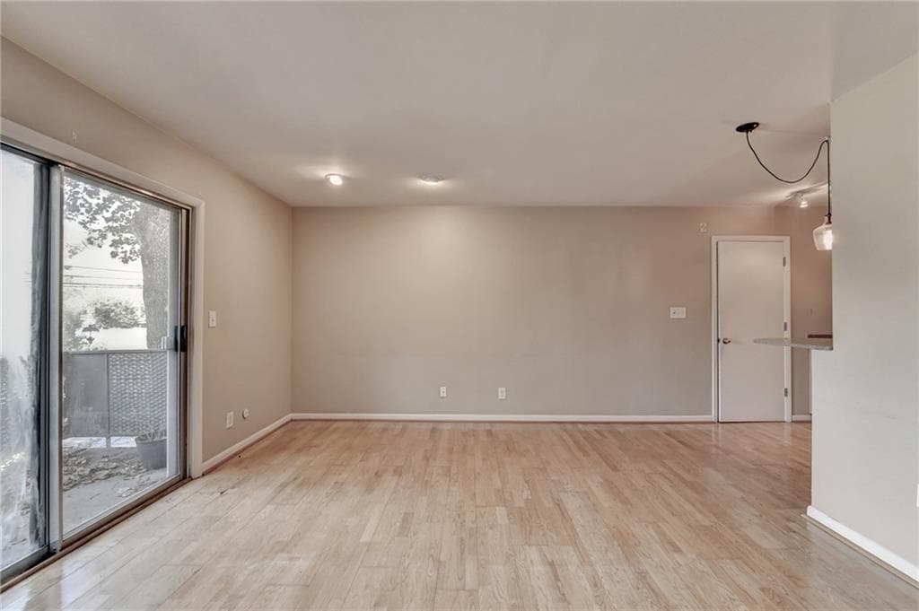 1 bedroom, 1 bathroom, 708 sq ft condominium for sale at 3501 Roswell Road 107, Atlanta, GA 30305 — photo 5