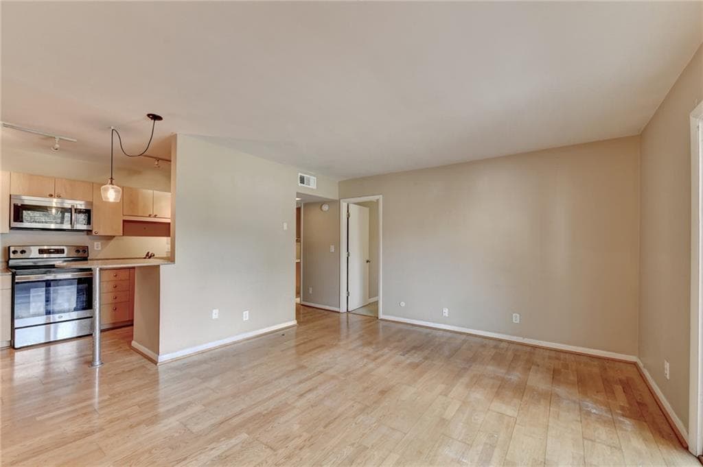 1 bedroom, 1 bathroom, 708 sq ft condominium for sale at 3501 Roswell Road 107, Atlanta, GA 30305 — photo 6