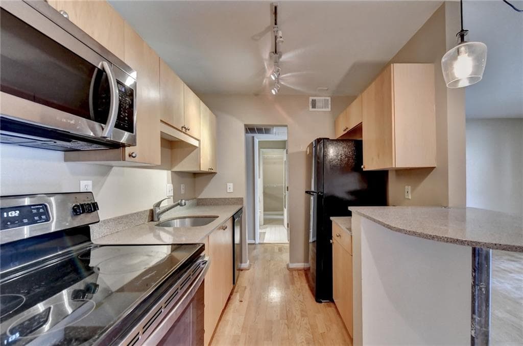 1 bedroom, 1 bathroom, 708 sq ft condominium for sale at 3501 Roswell Road 107, Atlanta, GA 30305 — photo 9
