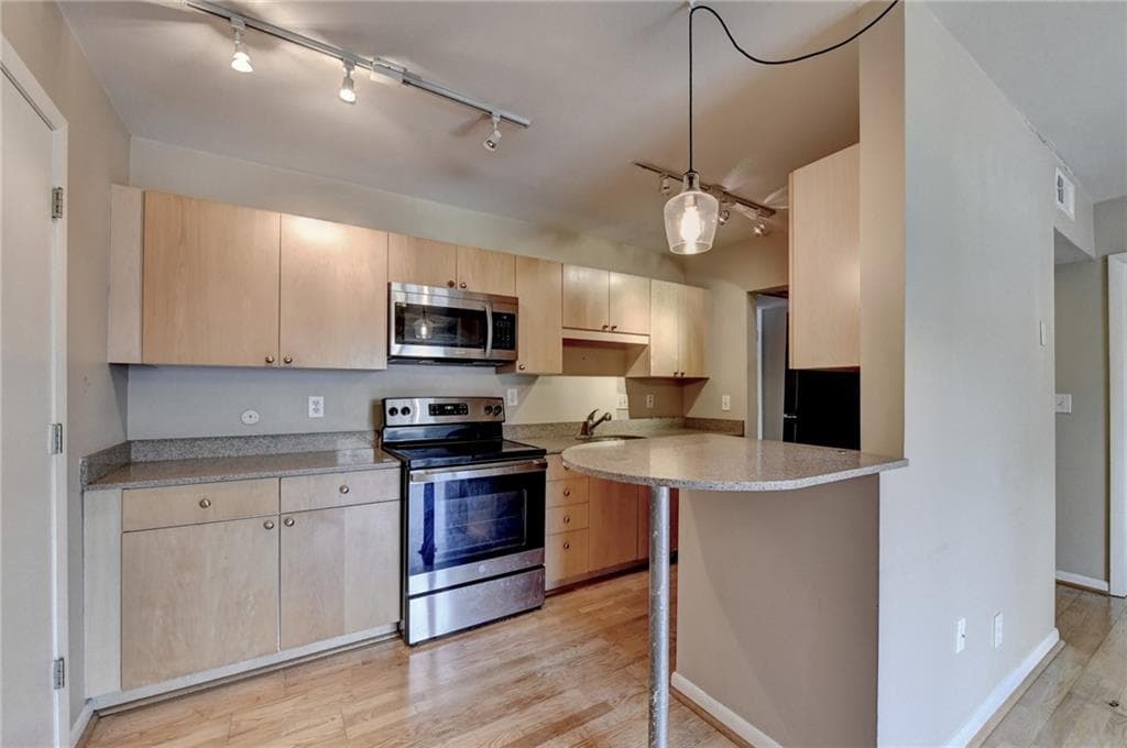 1 bedroom, 1 bathroom, 708 sq ft condominium for sale at 3501 Roswell Road 107, Atlanta, GA 30305 — photo 10