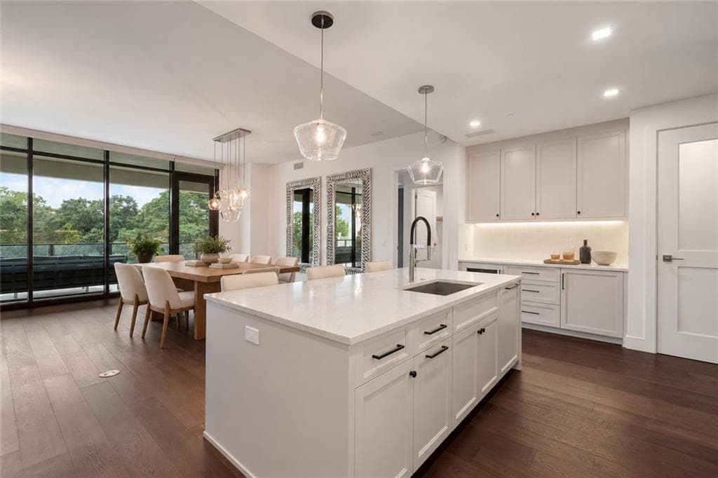 3 bedroom, 3 bathroom, 2,170 sq ft condominium for sale at 2520 Peachtree Road 602, Atlanta, GA 30305 — photo 4