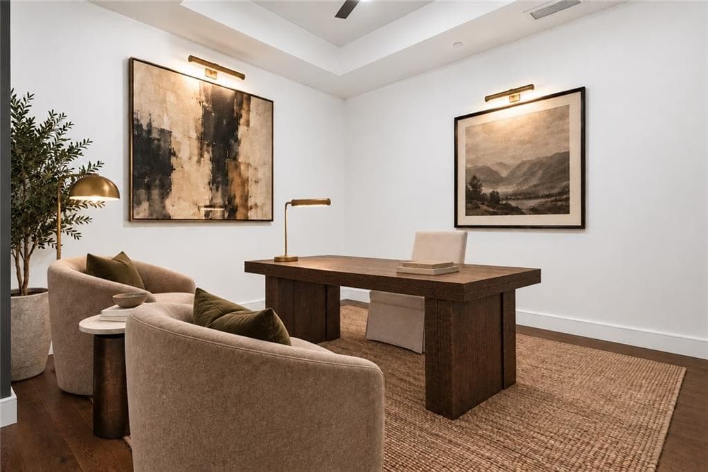 3 bedroom, 3 bathroom, 2,170 sq ft condominium for sale at 2520 Peachtree Road 602, Atlanta, GA 30305 — photo 9
