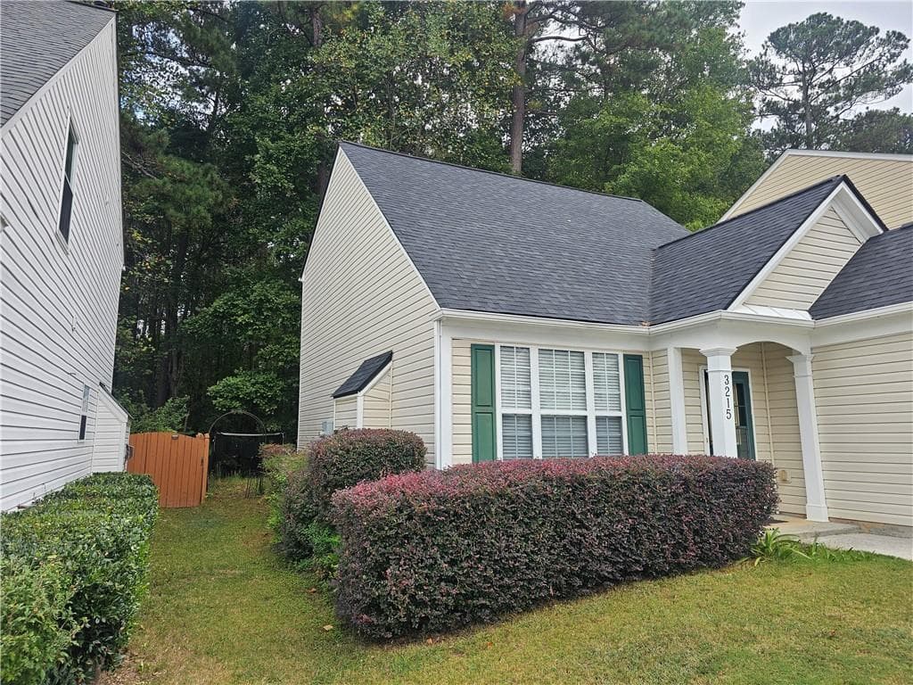 3 bedroom, 3 bathroom, 1,388 sq ft single family residence for sale at 3215 Oxwell Drive, Duluth, GA 30096 — photo 2