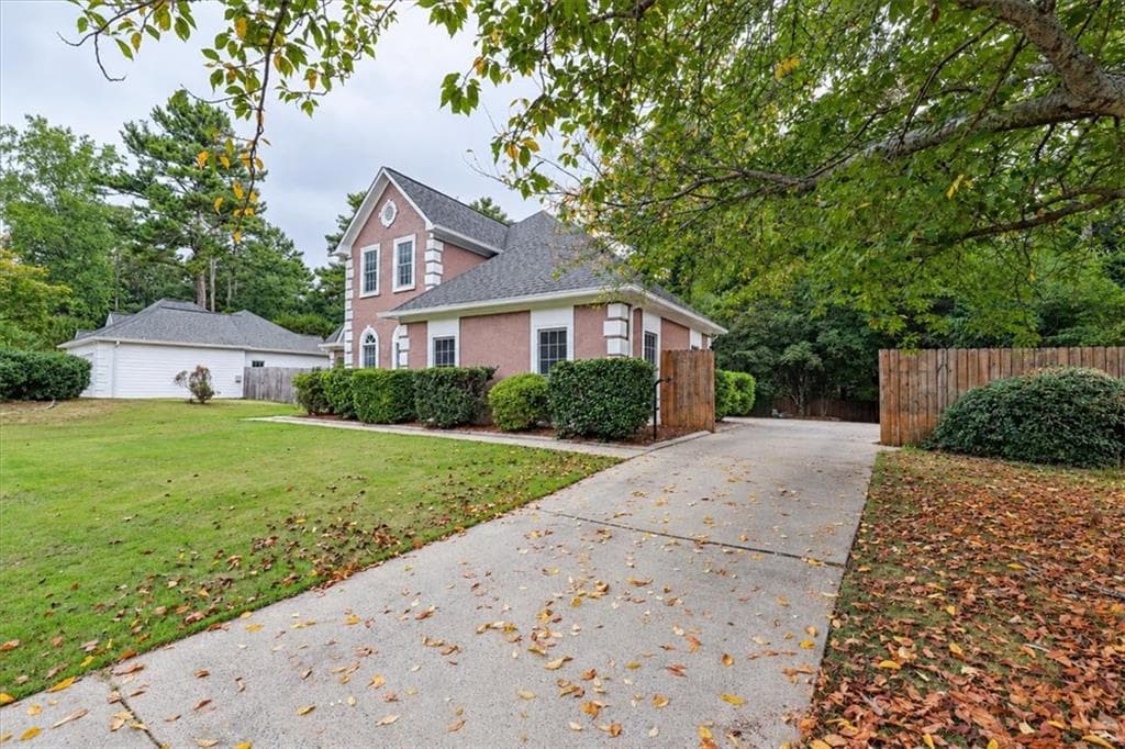 4 bedroom, 3 bathroom, 2,816 sq ft single family residence for sale at 2374 Battle Forest Dr SW, Marietta, GA 30064 — photo 3