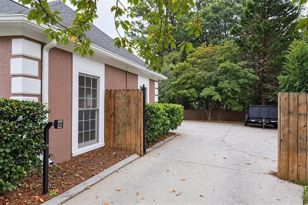 4 bedroom, 3 bathroom, 2,816 sq ft single family residence for sale at 2374 Battle Forest Dr SW, Marietta, GA 30064 — photo 4