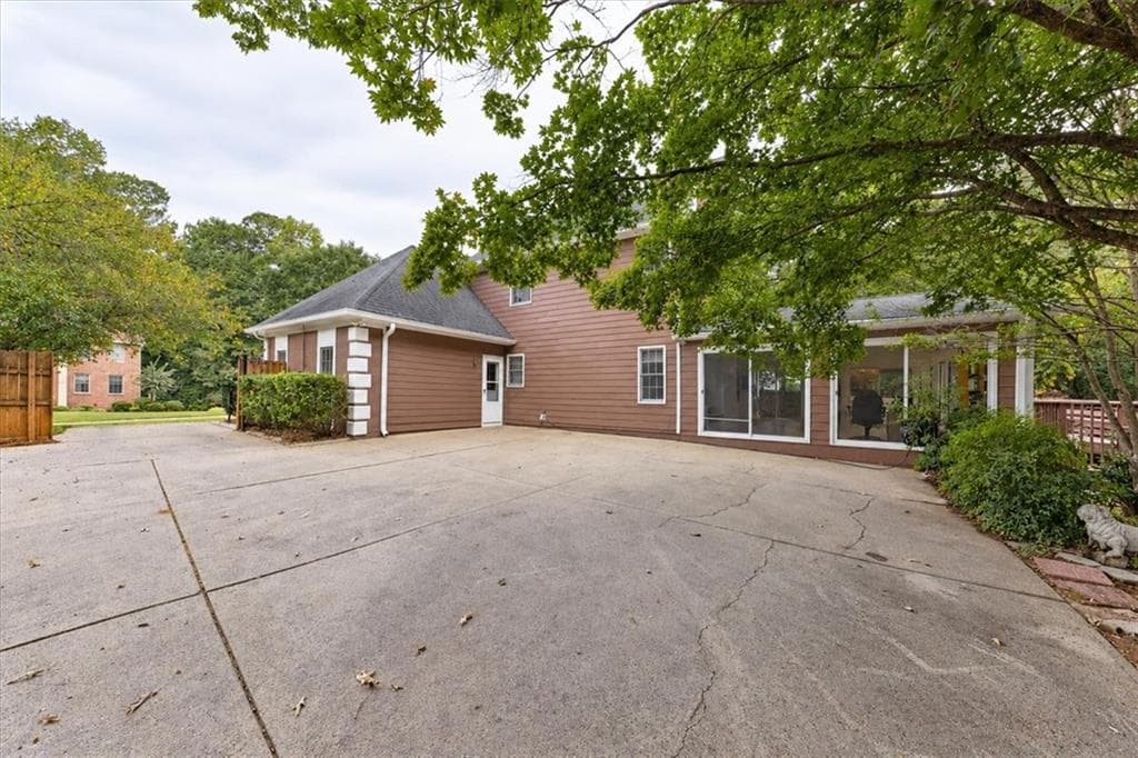 4 bedroom, 3 bathroom, 2,816 sq ft single family residence for sale at 2374 Battle Forest Dr SW, Marietta, GA 30064 — photo 6