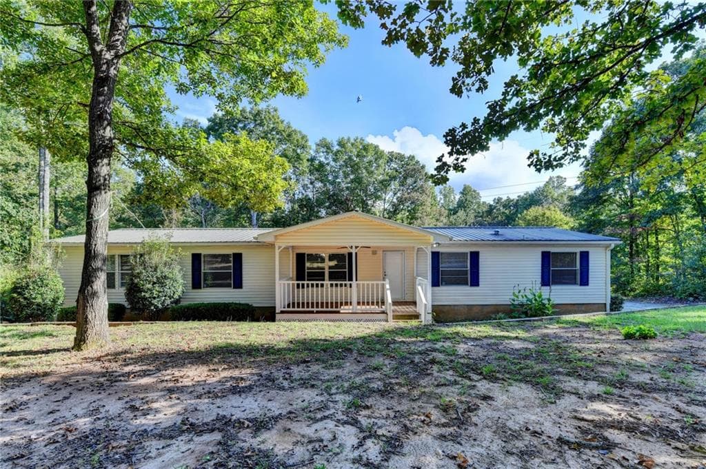4 bedroom, 2 bathroom, 2,016 sq ft single family residence for sale at 5500 Hemlock Court, Lula, GA 30554 — photo 6