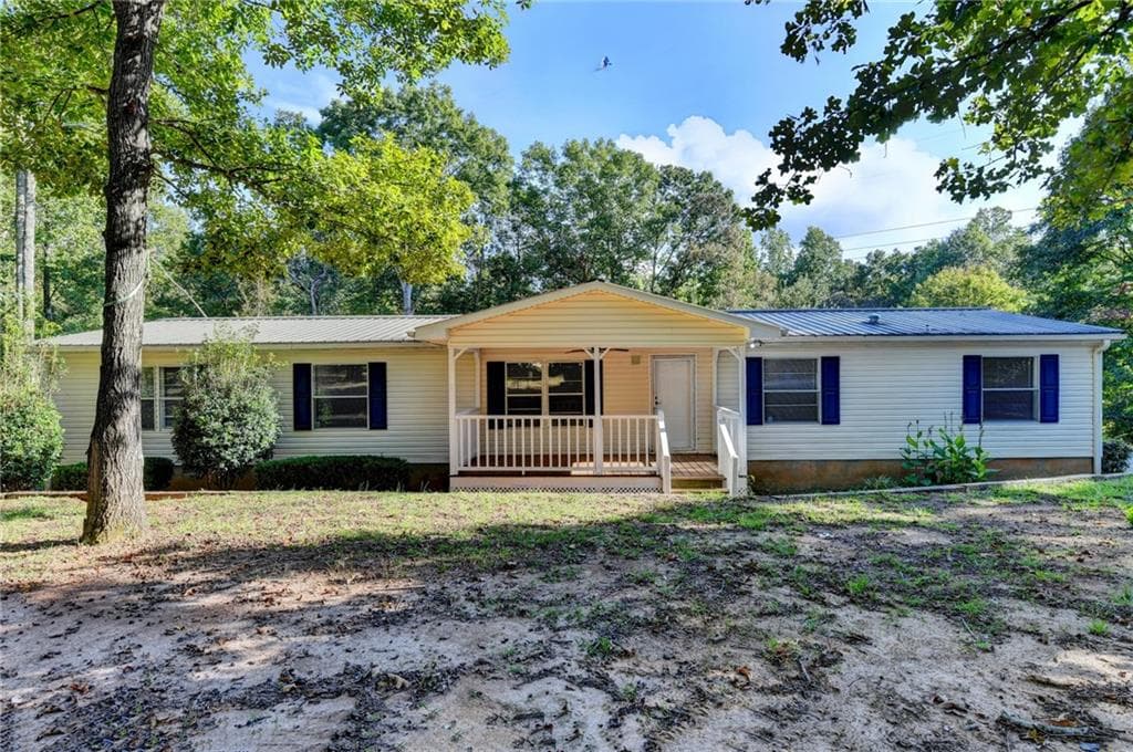 4 bedroom, 2 bathroom, 2,016 sq ft single family residence for sale at 5500 Hemlock Court, Lula, GA 30554 — photo 7