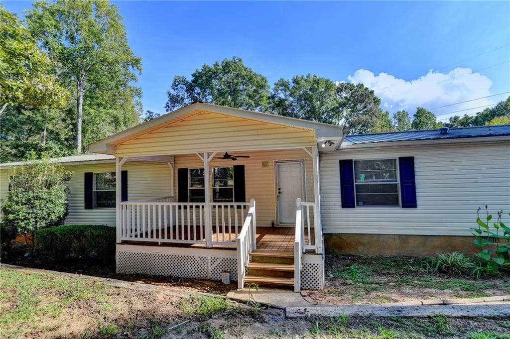 4 bedroom, 2 bathroom, 2,016 sq ft single family residence for sale at 5500 Hemlock Court, Lula, GA 30554 — photo 8