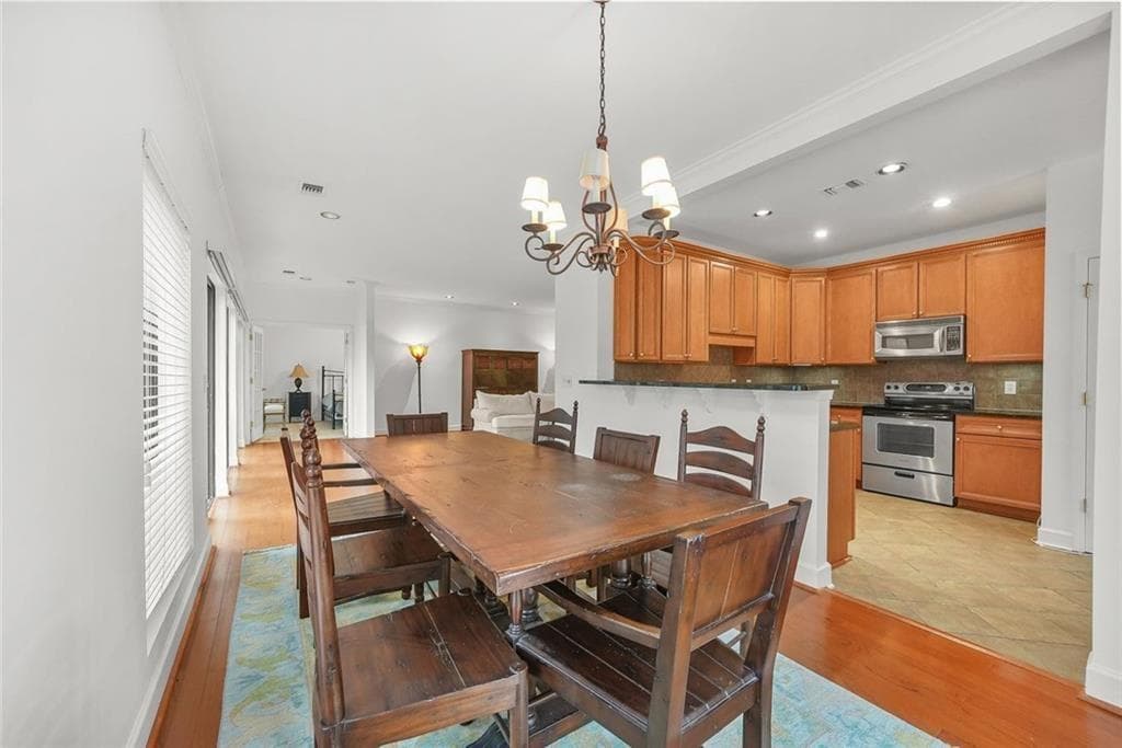 2 bedroom, 3 bathroom, 1,730 sq ft condominium for sale at 3071 Lenox Road 11, Atlanta, GA 30324 — photo 8