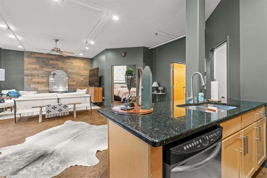 2 bedroom, 1 bathroom, 1,094 sq ft single family residence for sale at 205 Johnson Avenue, Carrollton, GA 30117 — photo 6