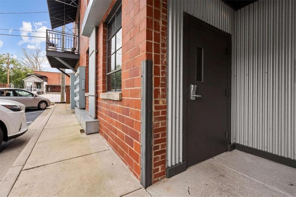 2 bedroom, 1 bathroom, 1,094 sq ft single family residence for sale at 205 Johnson Avenue, Carrollton, GA 30117 — photo 3
