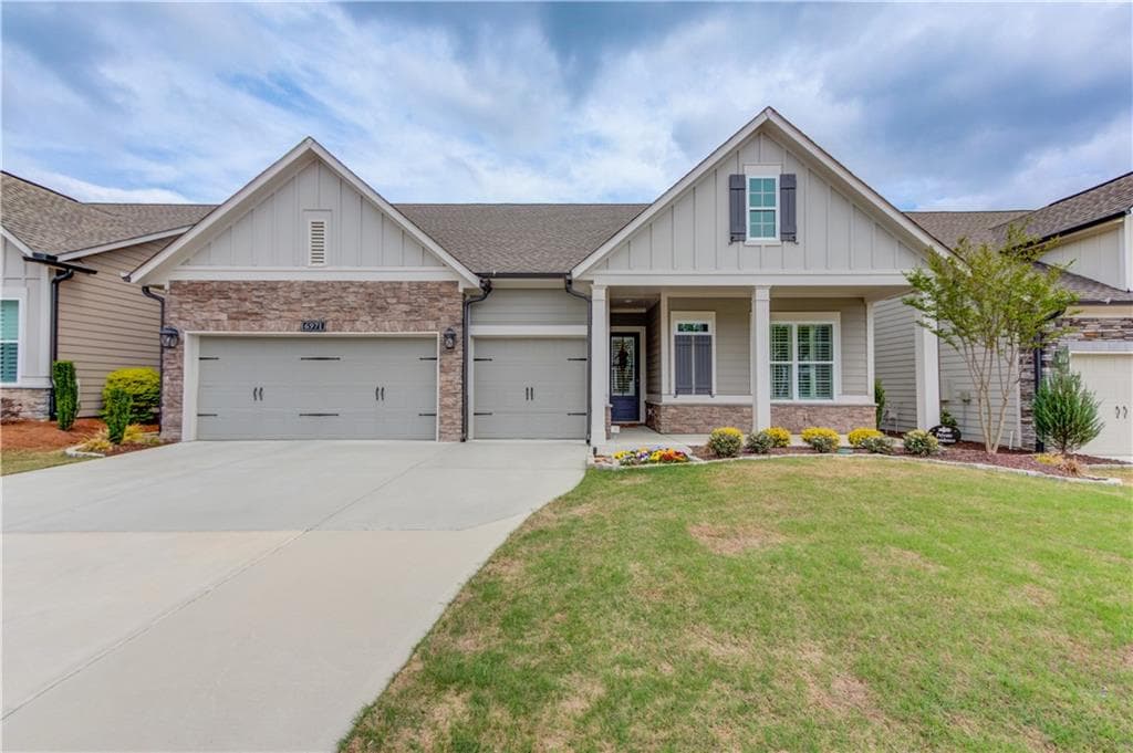 3 bedroom, 3 bathroom, 2,612 sq ft home for sale at 6971 Scenic Overlook Trace, Flowery Branch, GA