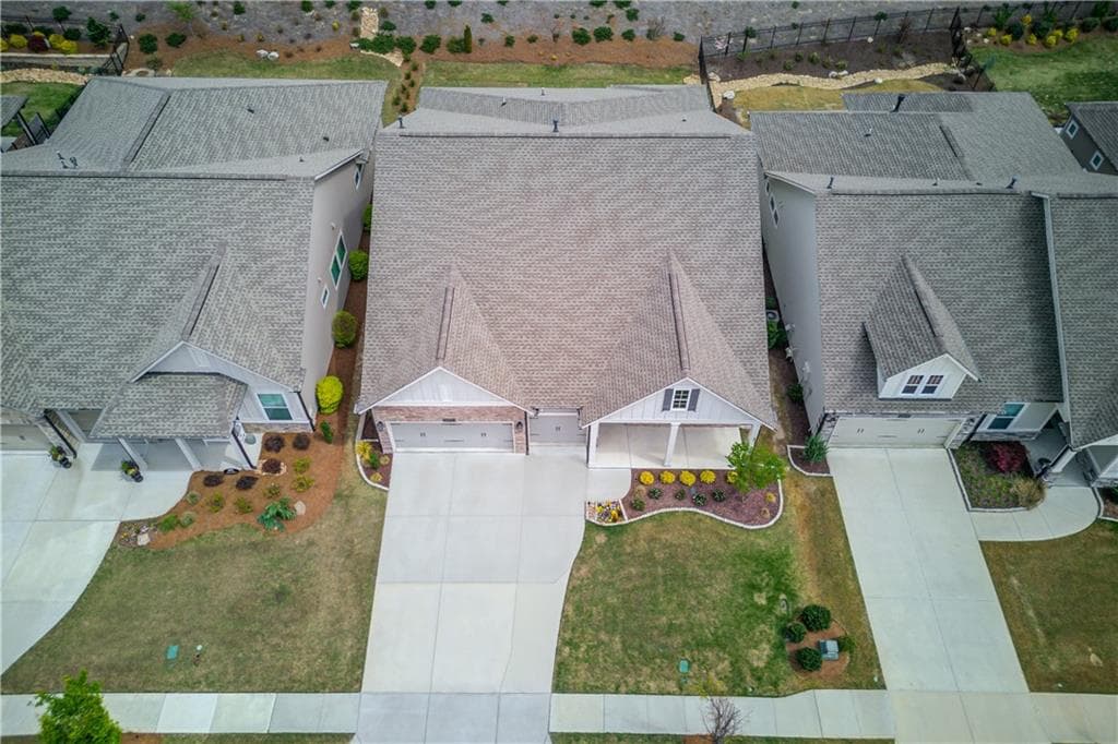 3 bedroom, 3 bathroom, 2,612 sq ft single family residence for sale at 6971 Scenic Overlook Trace, Flowery Branch, GA 30542 — photo 2
