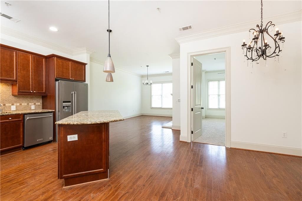 2 bedroom, 2 bathroom, 1,212 sq ft condominium for rent at 3635 E Paces Circle 1418, Atlanta, GA 30326 for $2,400 a month — photo 5