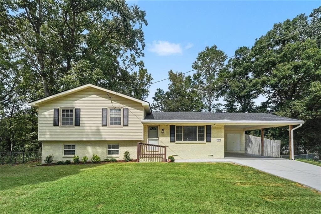 4 bedroom, 3 bathroom, 1,851 sq ft single family residence for sale at 1229 Deleon Court, Clarkston, GA 30021 — photo 2