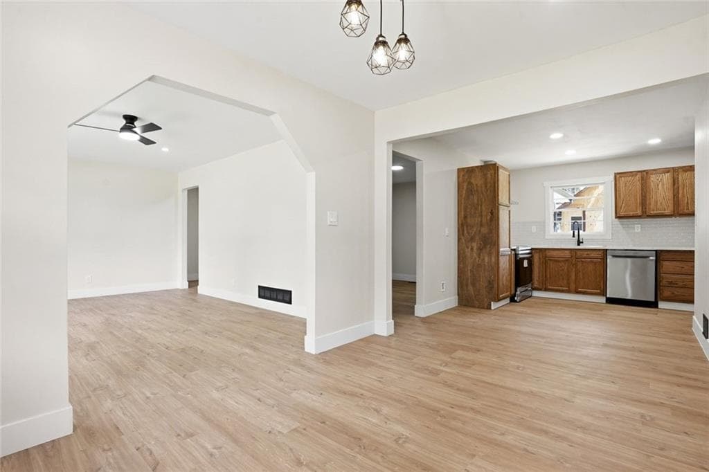 4 bedroom, 2 bathroom, 1,748 sq ft single family residence for sale at 1902 Mural Circle, Morrow, GA 30260 — photo 10