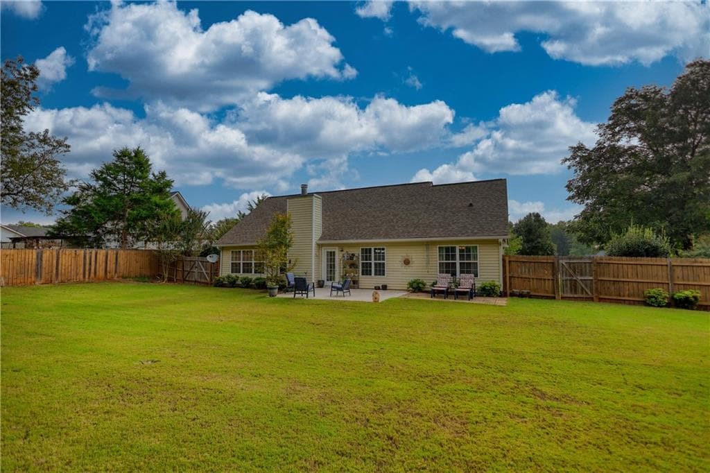3 bedroom, 2 bathroom, 1,850 sq ft single family residence for sale at 1038 Orchard Circle, Monroe, GA 30656 — photo 4