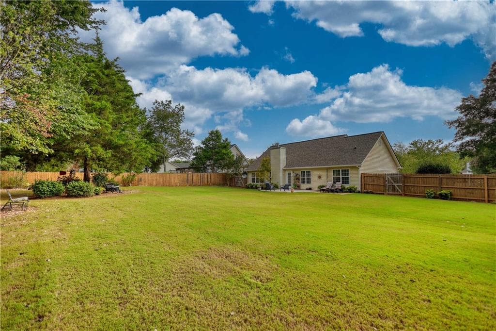3 bedroom, 2 bathroom, 1,850 sq ft single family residence for sale at 1038 Orchard Circle, Monroe, GA 30656 — photo 5