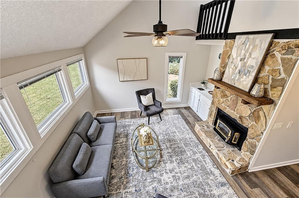 3 bedroom, 2 bathroom, 1,911 sq ft single family residence for sale at 161 Sumter Drive, Marietta, GA 30066 — photo 2