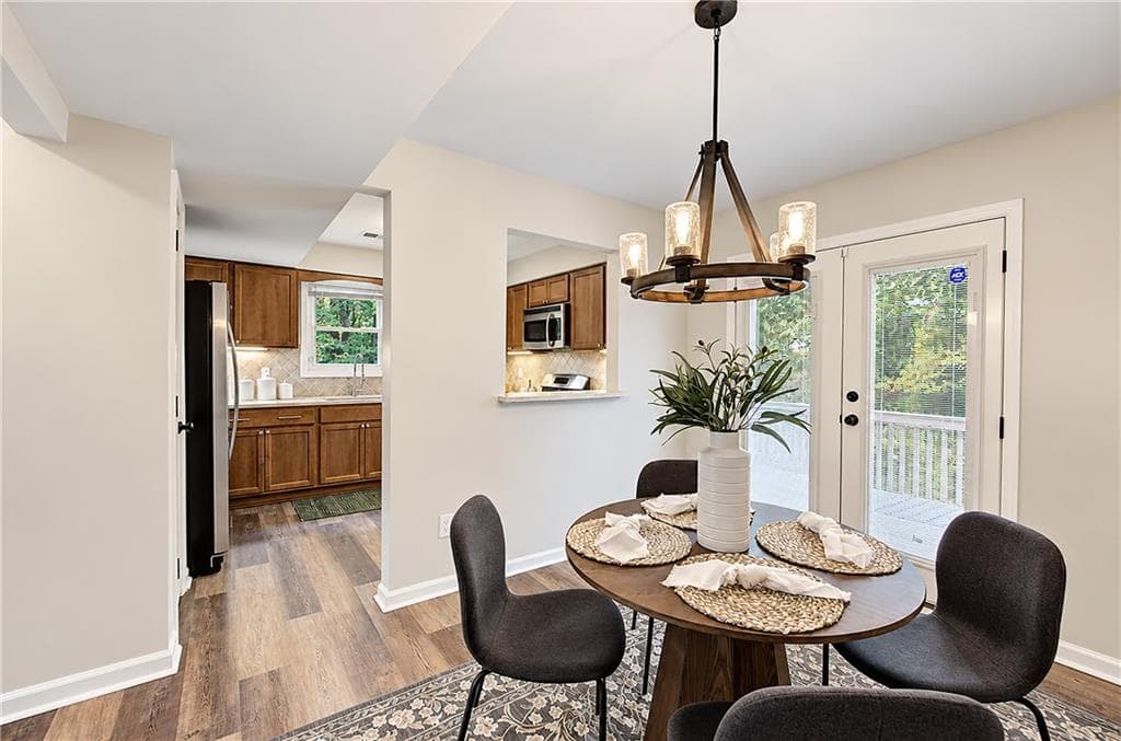 3 bedroom, 2 bathroom, 1,911 sq ft single family residence for sale at 161 Sumter Drive, Marietta, GA 30066 — photo 3