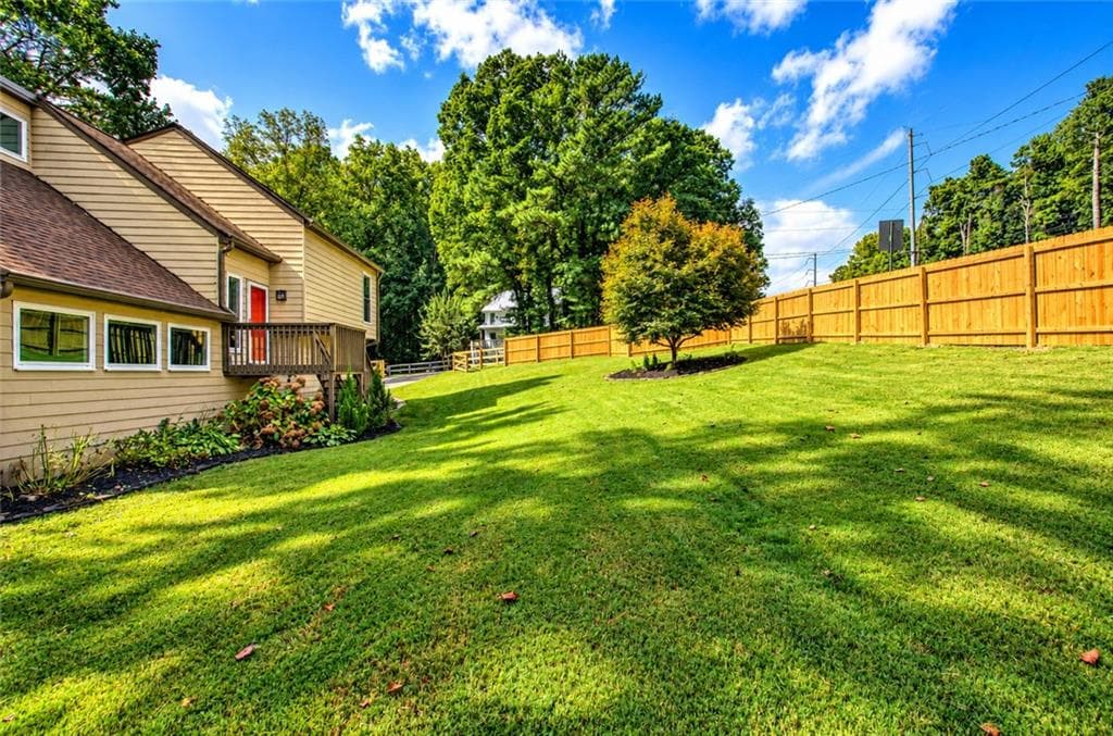 3 bedroom, 2 bathroom, 1,911 sq ft single family residence for sale at 161 Sumter Drive, Marietta, GA 30066 — photo 5