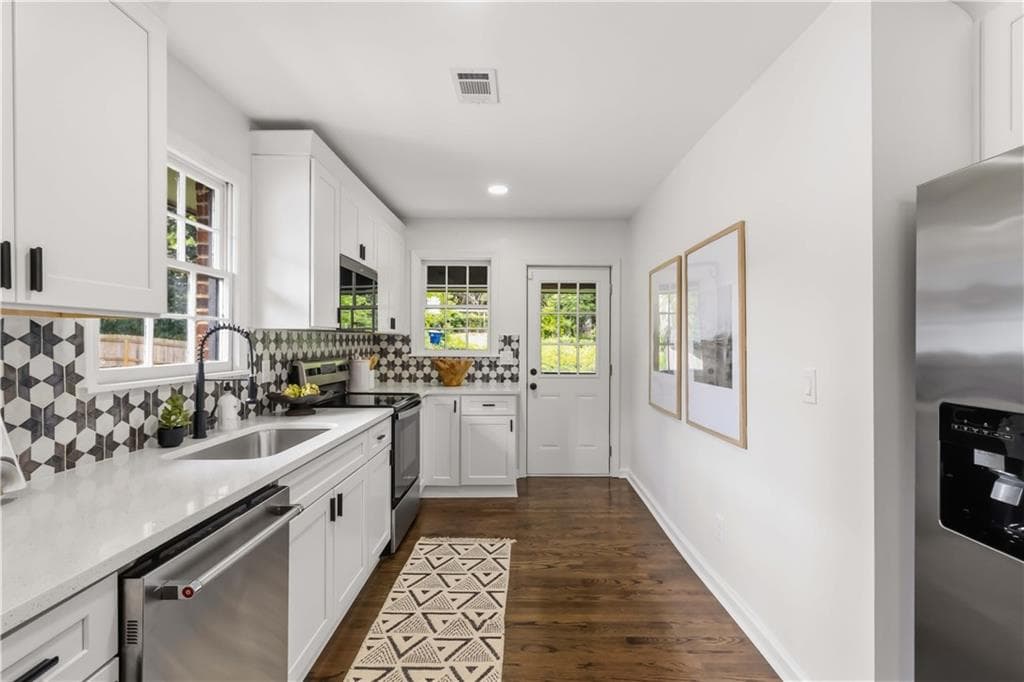 3 bedroom, 2 bathroom, 1,700 sq ft single family residence for rent at 74 Chappell Road, Atlanta, GA 30314 for $1,900 a month — photo 3