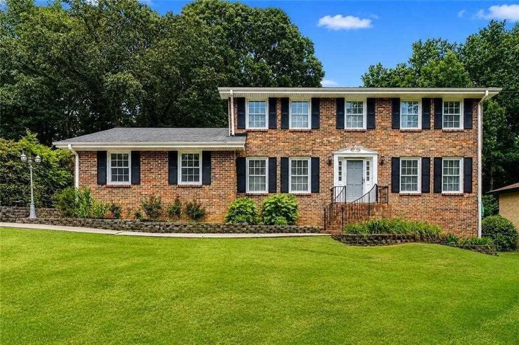 4 bedroom, 4 bathroom, 3,478 sq ft single family residence for sale at 1683 Oak Ridge Circle, Stone Mountain, GA 30087 — photo 2