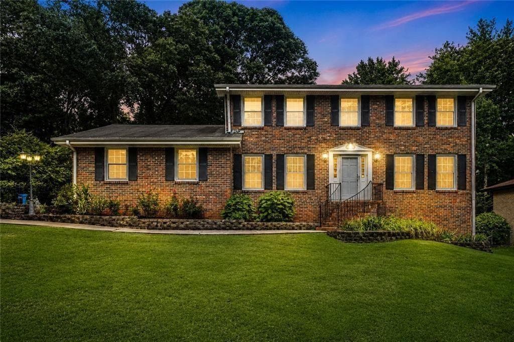 4 bedroom, 4 bathroom, 3,478 sq ft single family residence for sale at 1683 Oak Ridge Circle, Stone Mountain, GA 30087 — photo 4