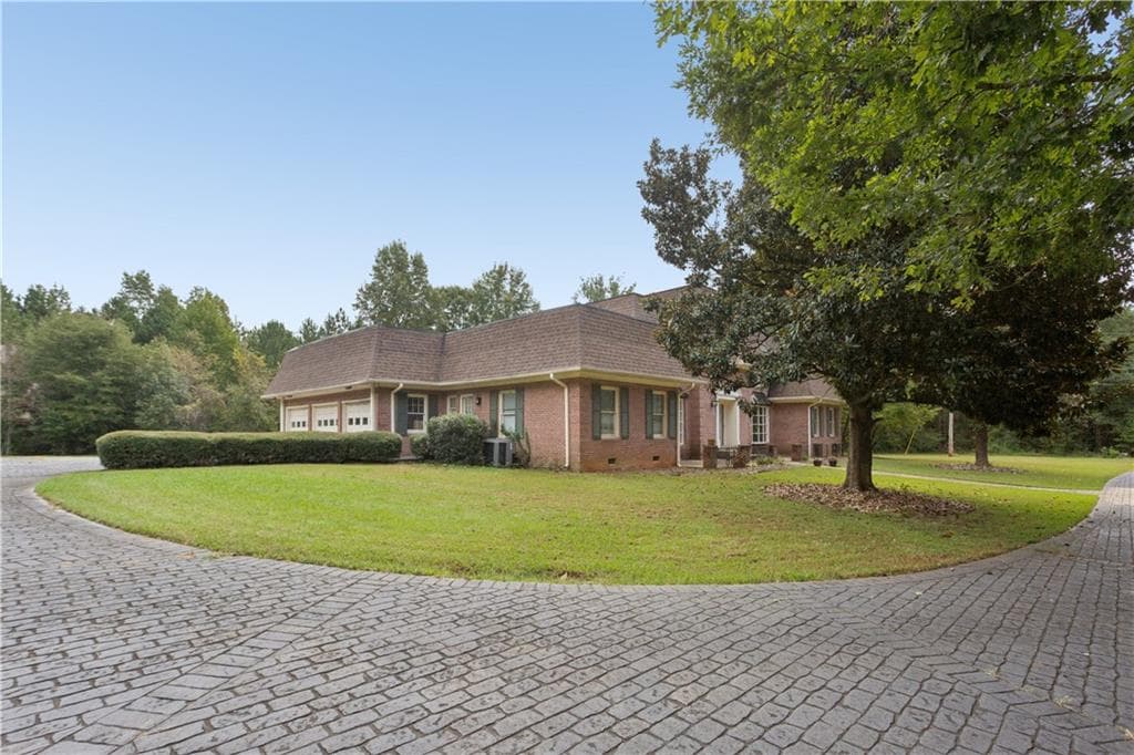 6 bedroom, 5 bathroom, 5,437 sq ft single family residence for sale at 1048 W Macedonia Church Road, Oxford, GA 30054 — photo 6