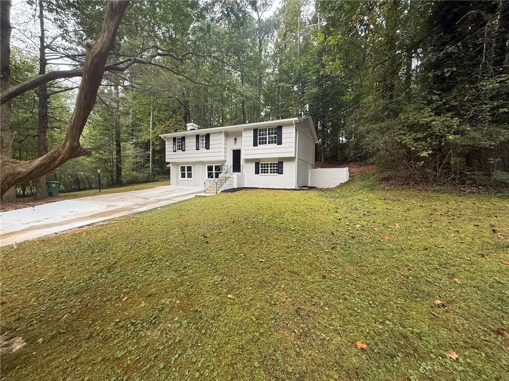 5 bedroom, 3 bathroom, 2,452 sq ft single family residence for sale at 5959 Simone Drive, Stone Mountain, GA 30087 — photo 2