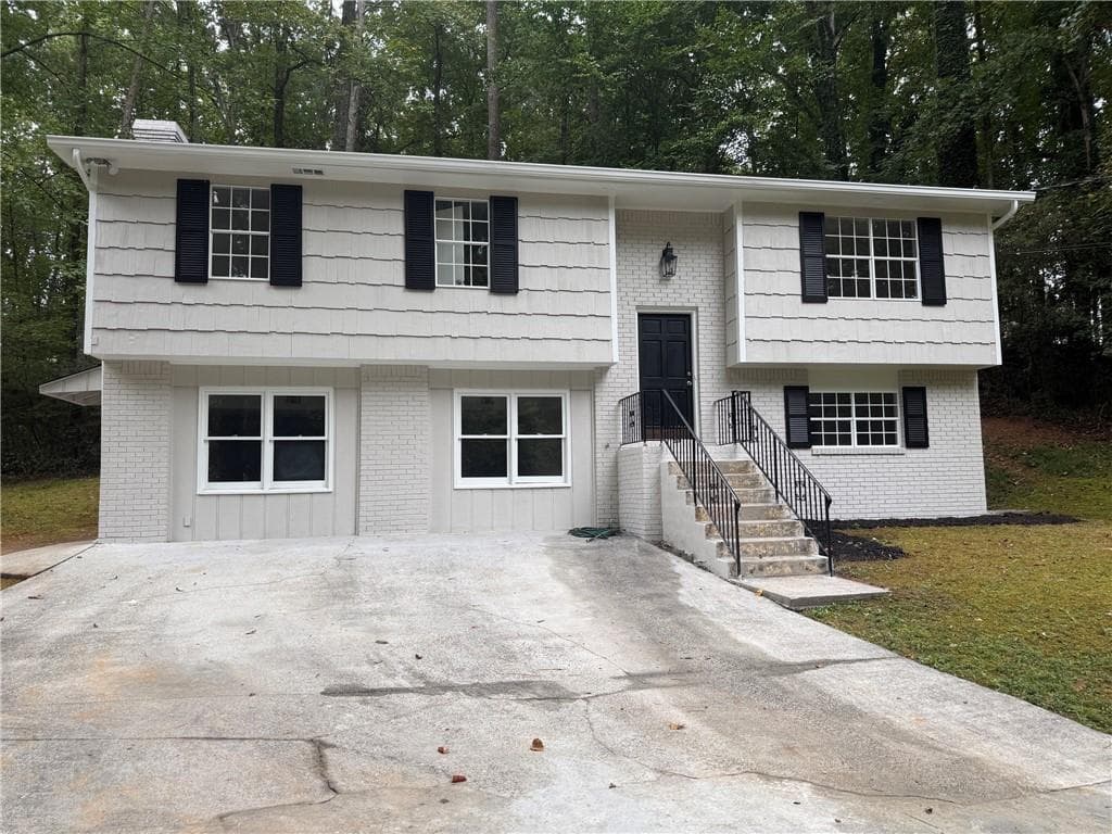 5 bedroom, 3 bathroom, 2,452 sq ft single family residence for sale at 5959 Simone Drive, Stone Mountain, GA 30087