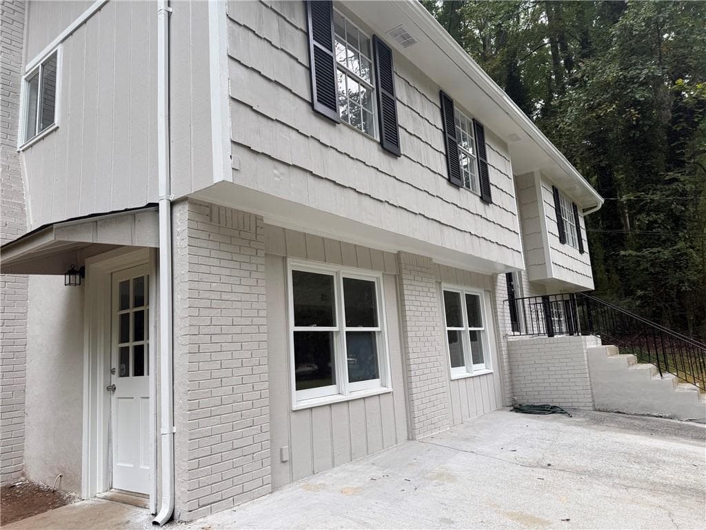 5 bedroom, 3 bathroom, 2,452 sq ft single family residence for sale at 5959 Simone Drive, Stone Mountain, GA 30087 — photo 5