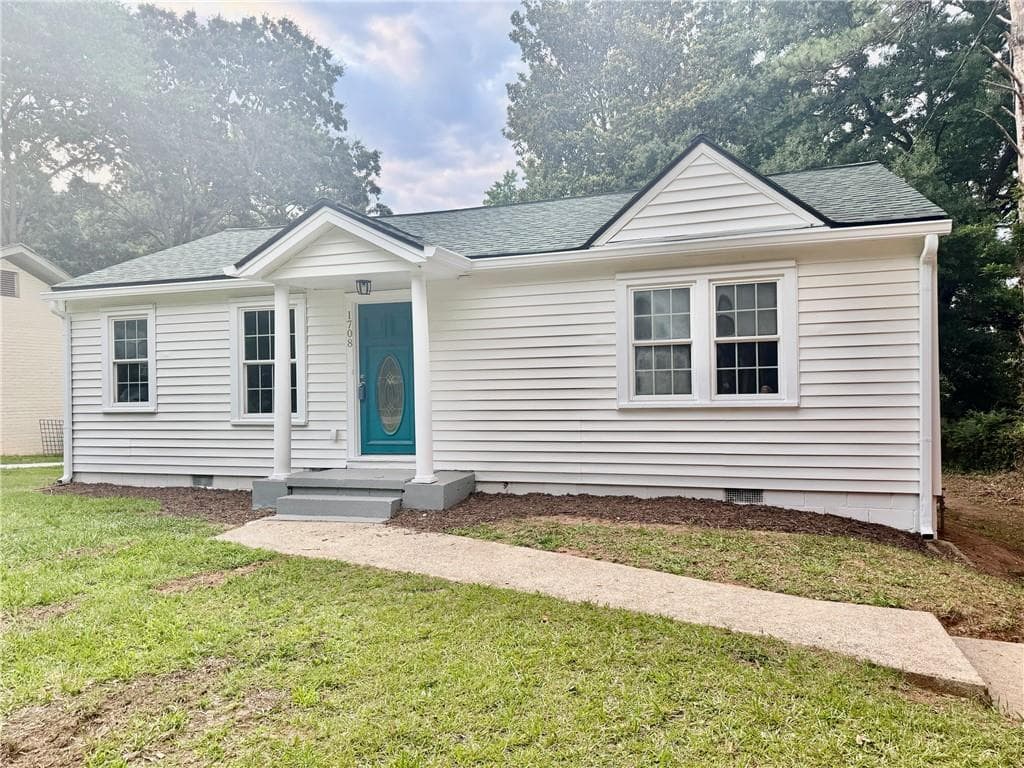 2 bedroom, 2 bathroom, 912 sq ft single family residence for sale at 1708 Jobeth Avenue, Atlanta, GA 30316 — photo 2