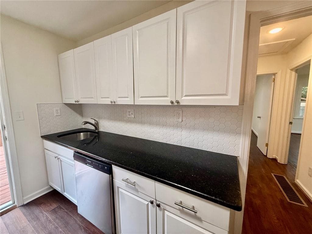 2 bedroom, 2 bathroom, 912 sq ft single family residence for sale at 1708 Jobeth Avenue, Atlanta, GA 30316 — photo 7