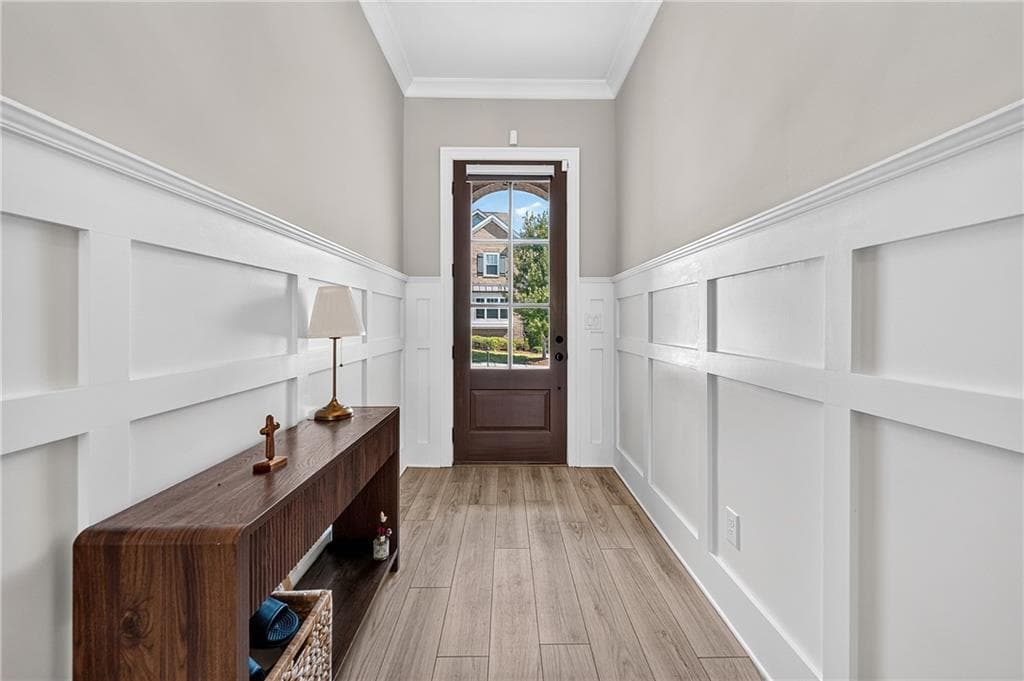 7 bedroom, 5 bathroom, 4,610 sq ft single family residence for sale at 6585 Creekview Circle, Johns Creek, GA 30097 — photo 5