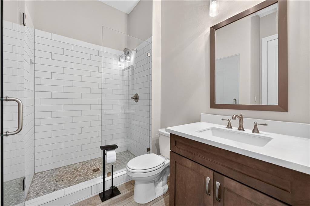 7 bedroom, 5 bathroom, 4,610 sq ft single family residence for sale at 6585 Creekview Circle, Johns Creek, GA 30097 — photo 9