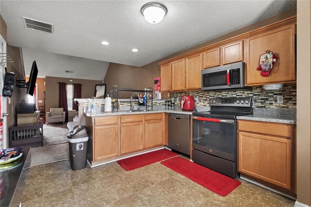 3 bedroom, 3 bathroom, 1,860 sq ft single family residence for sale at 118 Jaclyn Way, Fairburn, GA 30213 — photo 7