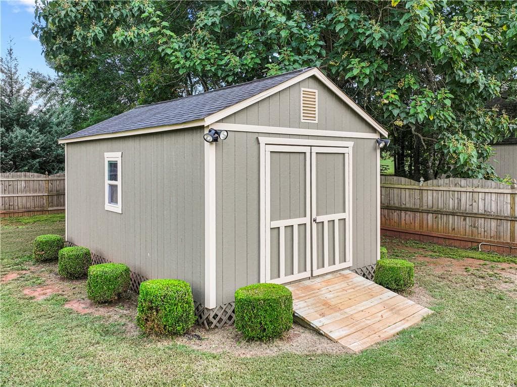 4 bedroom, 3 bathroom, 3,550 sq ft single family residence for sale at 5727 Pleasant Woods Drive, Flowery Branch, GA 30542 — photo 3